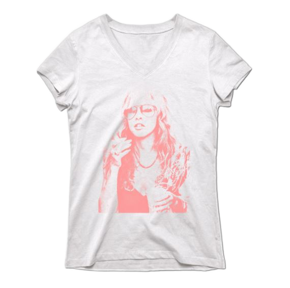 This Stevie Nicks T-shirt is a classic that will complement any outfit. It's a great addition to any wardrobe.